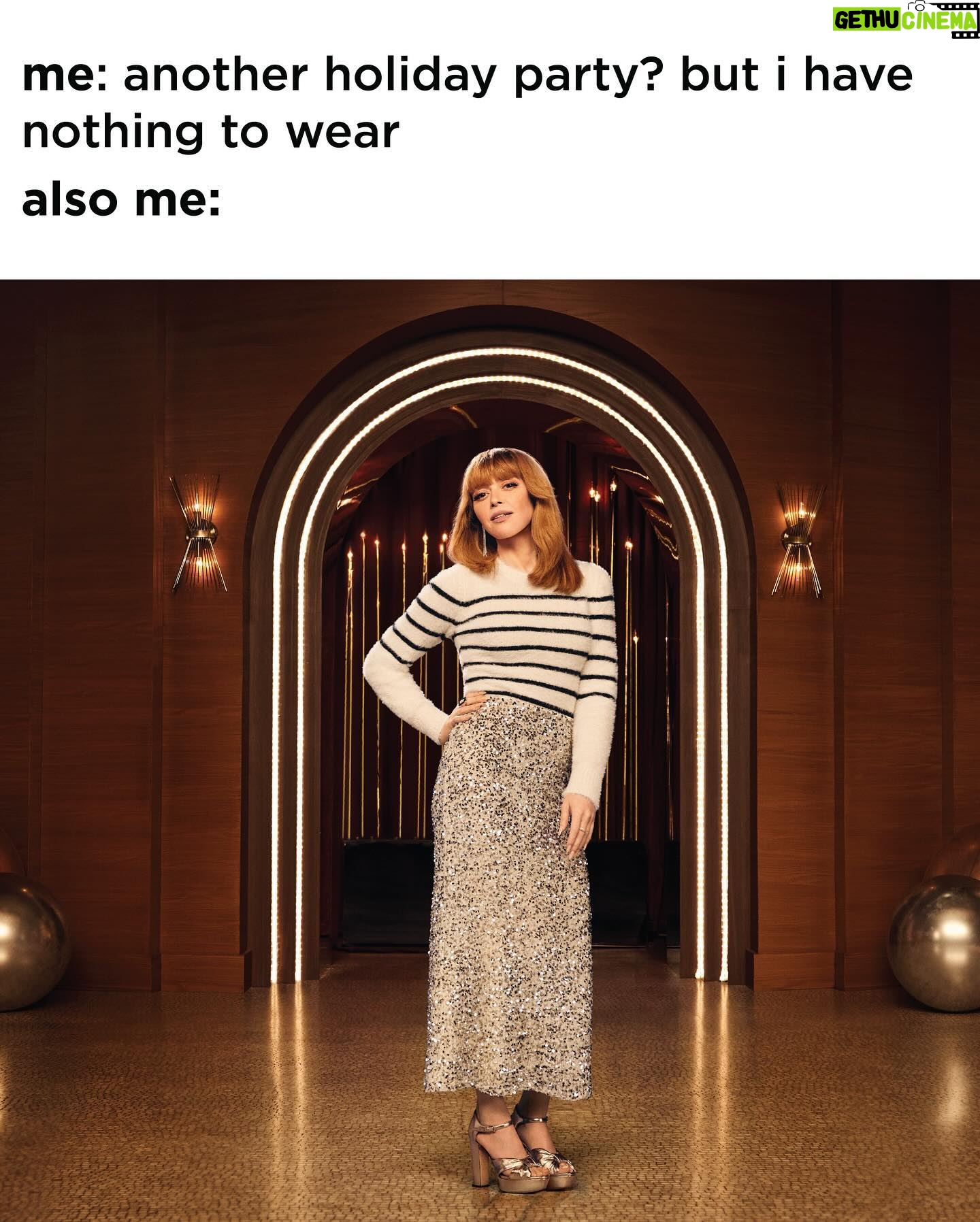 Natasha Lyonne Instagram - yup. i contain multitudes. @oldnavy 🦌♥️🪩✨ Director: @paulbriganti DP: @mandywalkerdp Photographer: @ramonarosales Styling: @cristinaehrlich @bridgetblacksten Hair: @vernonfrancois Makeup: @missjobaker Nails: @sonyameesh Tailor: @nychinchilla