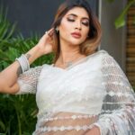 Natasha Majhi Instagram – Unleash your inner diva with a stunning saree that accentuates your elegance and femininity. 💃

📸 : @_dj_thakur58 @dj_media_works______ 
Saree : @odette_style 
Jwellry set by : @zaisha.co.in 
Mua & hair by me : @somamajhiofficial 
Styling : @stylist_natty 
Asstnt team : @jitendra5440yadav 

#lastpicoftheyear 💕2023 Say to bye 👋 

#loveyourself #followme #style #instalike #picoftheday #like4likes #fashion #sareelove #follow #likesforlike #ootd #bye2023hello2024✨♥️ #somamajhiofficial