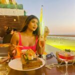 Natasha Majhi Instagram - Foodie girl #sushilover 📍: @estellamumbai