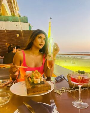 Natasha Majhi Instagram - Foodie girl 
#sushilover

📍: @estellamumbai