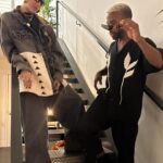 Nathalie Emmanuel Instagram - Last minute link up coincidental coordinated outfits @luke_youngblood’s new sunglasses purchase = Photoshoot on the stairs. #obvs #whyarewelikethis #wwssd