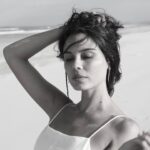 Nathalie Kelley Instagram - Imagine a future where our clothes are made not in factories but traditional villages: breathing new life into rich traditions and allowing artisans to continue their crafts with pride. A future in which our cotton came from biodiverse forests instead of monoculture fields. @sukkhacitta has made that dream a reality. With every purchase, you invest in the creation of fair work and infrastructure that alleviate poverty for mothers in rural areas of Indonesia, while supporting the last of Indonesia’s traditional cotton farmers. And lastly and most importantly- the clothes themselves are truly gorgeous. Bravo @sukkhacitta and thank you to my Byron bestie dream collaborator @peter_cellars for these beautiful snaps. You too are dream come true ❤️