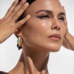 Nathalie Kelley Instagram - SUSTAINABLE BEAUTY ISSUE ♻️💄for @gritty_pretty mag with this team: @lottiedl @alimitton @caseygore_makeup @cameron.rains @eleanorpendleton @sarahdalywork @brywhalen @carlee_wallace @nicolasevitt (link in bio)