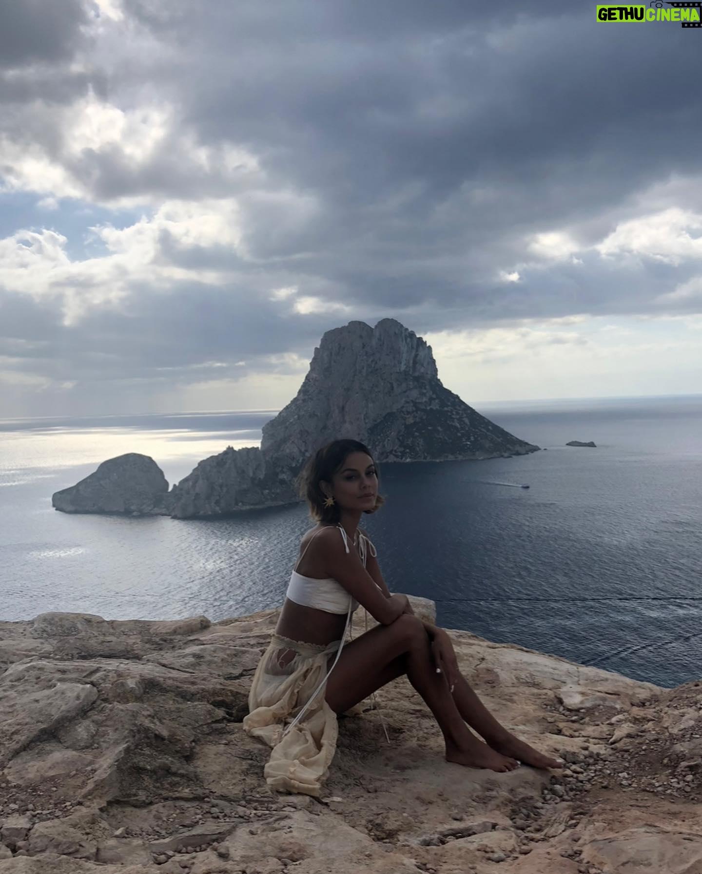 Nathalie Kelley Instagram - Thank you @lofficielibiza for giving me a monthly column to discuss this very important topic with Ibiza and the world… Back in the my wilder days of my youth there was no worse feeling than when the lights came on to let you know that the party was over. I love to have fun, I love to laugh and dance until the sun comes up… but back then I was mostly oblivious to climate change until it came knocking on my own doorstep. The Australian bushfires of 2019/2020 were my big wake up call that if we wanted the party to continue , we would need to take a very serious look at this climate thing and how humans were impacting it. Such a dense and complex topic needs to be handled with the appropriate humor and hope, otherwise what’s the point? Luckily I think about how Nat circa 2017 might have wanted to read this important info, so if you want the latest climate realities shared with you as if we were on the dance floor at @dc10ibizaofficial from one raver to another - this is the column for you! Here’s a few photos to show my Ibiza evolution over the last few years… I promise you, the smell of fresh soil from turning your own compost heap feels just as good as a @jamiejonesmusic set… trust me on this one!!!! 🌎🌱🕺🏽 link in bio