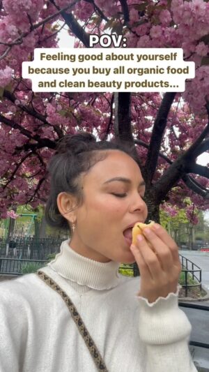 Nathalie Kelley Instagram - When it comes to everyday textiles that we come into contact with daily -  like clothes, bedding and towels - chemicals are used in the manufacturing process - from material acquisition to the finished product. I’m talking about  highly toxic substances like flame retardants, PFAS, PFCs, cadmium, lead, and AZO dyes. Yikes. 

@oeko_tex rigorously tests textiles against 1000  harmful substances, and products certified with their labels can be found in over 100 countries. With over 30 years of experience, they’ve made finding non-toxic clothing and textiles easier than ever. 

Exposure to these toxins can cause skin irritation, allergies and rashes and even more severe health problems like liver damage, thyroid disease, decreased fertility, high cholesterol, obesity, hormone suppression and cancer over time.

I take a lot of care to not consume foods that have been sprayed with chemicals, but being mindful of toxins in our textiles is just as important because our skin is our largest organ. I dream of a day when these chemicals are no longer legal to put anywhere near our food or ourfood our clothes - but until then I am thankful that @oeko_tex exists to make finding and buying safer non-toxic products easier. 🌎🌎🌎