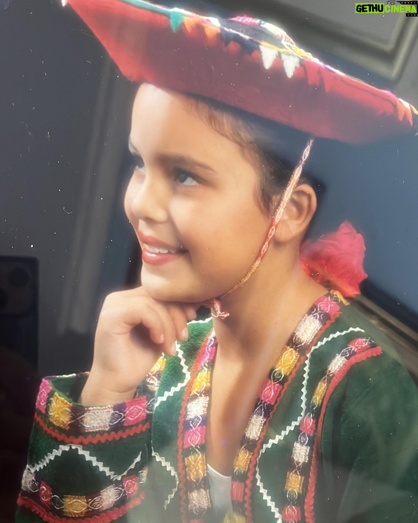 Nathalie Kelley Instagram - A brown girl in a black and white world. Meditations on cultural identity and growing up in Sydney, Australia while maintaining deep roots in the Andes of Peru…. 🇦🇺 🇵🇪 anyone else have a similar experience?