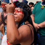 Nathalie Kelley Instagram - Why are Indigenous leaders, like the fearless @alessandra_korap so angry at @cargill? Cargill,Inc, owned by the Cargill-MacMillan family is one of the main drivers behind the destruction of the world’s forests and other critical ecosystems. Recently they’ve pledged to change their ways but they haven’t withdrawn support for the Ferragrão - a proposed railway mega-project that would cut 600 miles through the heart of the Amazon and the land of the Munduruku, Panará, Kayapó, and Xingu peoples. Cargill has a long history of making bold public policy commitments and then not keeping them. We hope this time will be different. Until then, those of us in the West, the largest consumers of @cargill products, must hold them accountable until they make good on their promise. Post brought to you by @stand.earth and @nicorichat