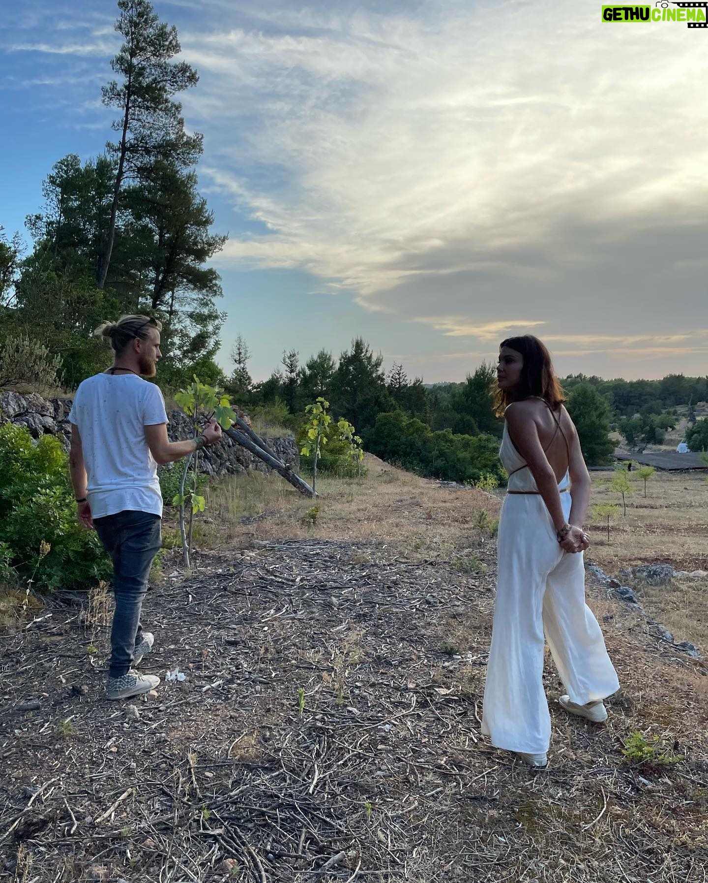 Nathalie Kelley Instagram - Thank you @lofficielibiza for giving me a monthly column to discuss this very important topic with Ibiza and the world… Back in the my wilder days of my youth there was no worse feeling than when the lights came on to let you know that the party was over. I love to have fun, I love to laugh and dance until the sun comes up… but back then I was mostly oblivious to climate change until it came knocking on my own doorstep. The Australian bushfires of 2019/2020 were my big wake up call that if we wanted the party to continue , we would need to take a very serious look at this climate thing and how humans were impacting it. Such a dense and complex topic needs to be handled with the appropriate humor and hope, otherwise what’s the point? Luckily I think about how Nat circa 2017 might have wanted to read this important info, so if you want the latest climate realities shared with you as if we were on the dance floor at @dc10ibizaofficial from one raver to another - this is the column for you! Here’s a few photos to show my Ibiza evolution over the last few years… I promise you, the smell of fresh soil from turning your own compost heap feels just as good as a @jamiejonesmusic set… trust me on this one!!!! 🌎🌱🕺🏽 link in bio