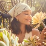 Nathalie Kelley Instagram - Happy 🌞 Solstice/ Inti Raymi! Some more snaps from my @santabarbaramag cover shoot 🔸 Photographed @samidrasin Produced @tweegasb Styled @laura_sophie_cox Makeup @ginabrookebeauty Hair @888dre @artdeptagencyla Dress @savannahmorrowthelabel