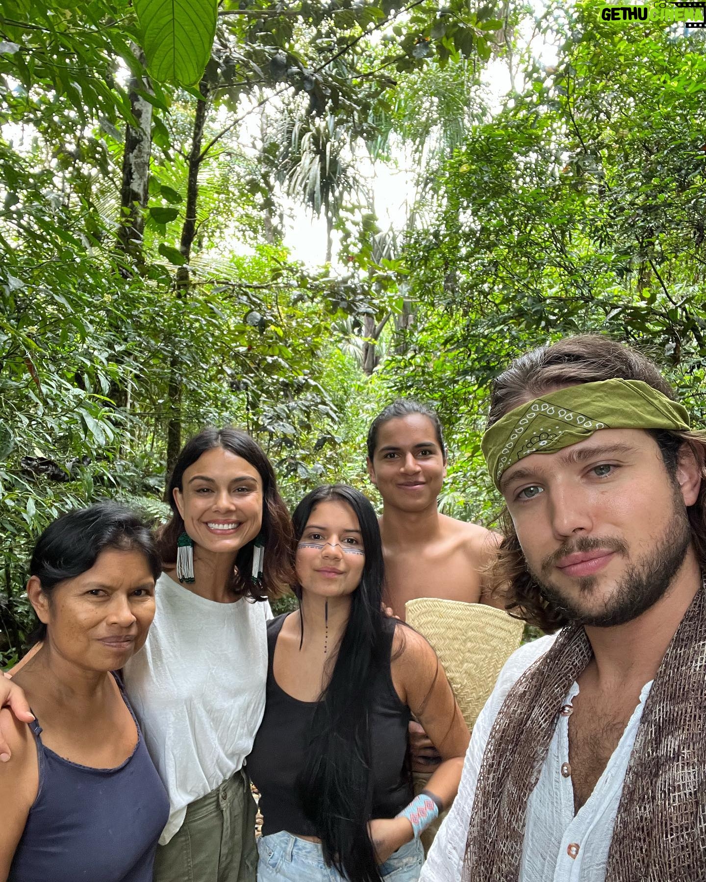 Nathalie Kelley Instagram - When I first came across @ninagualinga and her incredible work a few years ago, the idea of visiting her in her village of Sarayaku was a distant dream. That dream was recently made a reality when I was invited to celebrate @ninagualinga’s 30th bday surrounded by her friends, family and ayllu (community). What a privilege for @andresalonso7 and I to wake up and drink Guayusa with her mama, and listen as she interpreted our dreams and shared her wisdom. What bliss to swim in these crystalline waters and appreciate the beauty of a primary rainforest, lovingly managed by the Kichwa community. I know our respective Quechua and Kichwa ancestors were and still are connected by language and culture and by a shared reverence for Pachamama… thank you @ninagualinga @helenagualinga @inayusiren for welcoming me to Sarayaku, the first of many trips I hope to make you this magical part of the Amazon. 🔹And thank you @andresalonso7 for saying yes to this trip of a lifetime. The image of you drinking chicha will be forever embedded in my memory 😂.
