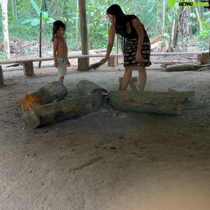 Nathalie Kelley Instagram - When I first came across @ninagualinga and her incredible work a few years ago, the idea of visiting her in her village of Sarayaku was a distant dream. That dream was recently made a reality when I was invited to celebrate @ninagualinga’s 30th bday surrounded by her friends, family and ayllu (community). What a privilege for @andresalonso7 and I to wake up and drink Guayusa with her mama, and listen as she interpreted our dreams and shared her wisdom. What bliss to swim in these crystalline waters and appreciate the beauty of a primary rainforest, lovingly managed by the Kichwa community. I know our respective Quechua and Kichwa ancestors were and still are connected by language and culture and by a shared reverence for Pachamama… thank you @ninagualinga @helenagualinga @inayusiren for welcoming me to Sarayaku, the first of many trips I hope to make you this magical part of the Amazon. 🔹And thank you @andresalonso7 for saying yes to this trip of a lifetime. The image of you drinking chicha will be forever embedded in my memory 😂.