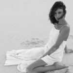 Nathalie Kelley Instagram - Imagine a future where our clothes are made not in factories but traditional villages: breathing new life into rich traditions and allowing artisans to continue their crafts with pride. A future in which our cotton came from biodiverse forests instead of monoculture fields. @sukkhacitta has made that dream a reality. With every purchase, you invest in the creation of fair work and infrastructure that alleviate poverty for mothers in rural areas of Indonesia, while supporting the last of Indonesia’s traditional cotton farmers. And lastly and most importantly- the clothes themselves are truly gorgeous. Bravo @sukkhacitta and thank you to my Byron bestie dream collaborator @peter_cellars for these beautiful snaps. You too are dream come true ❤️