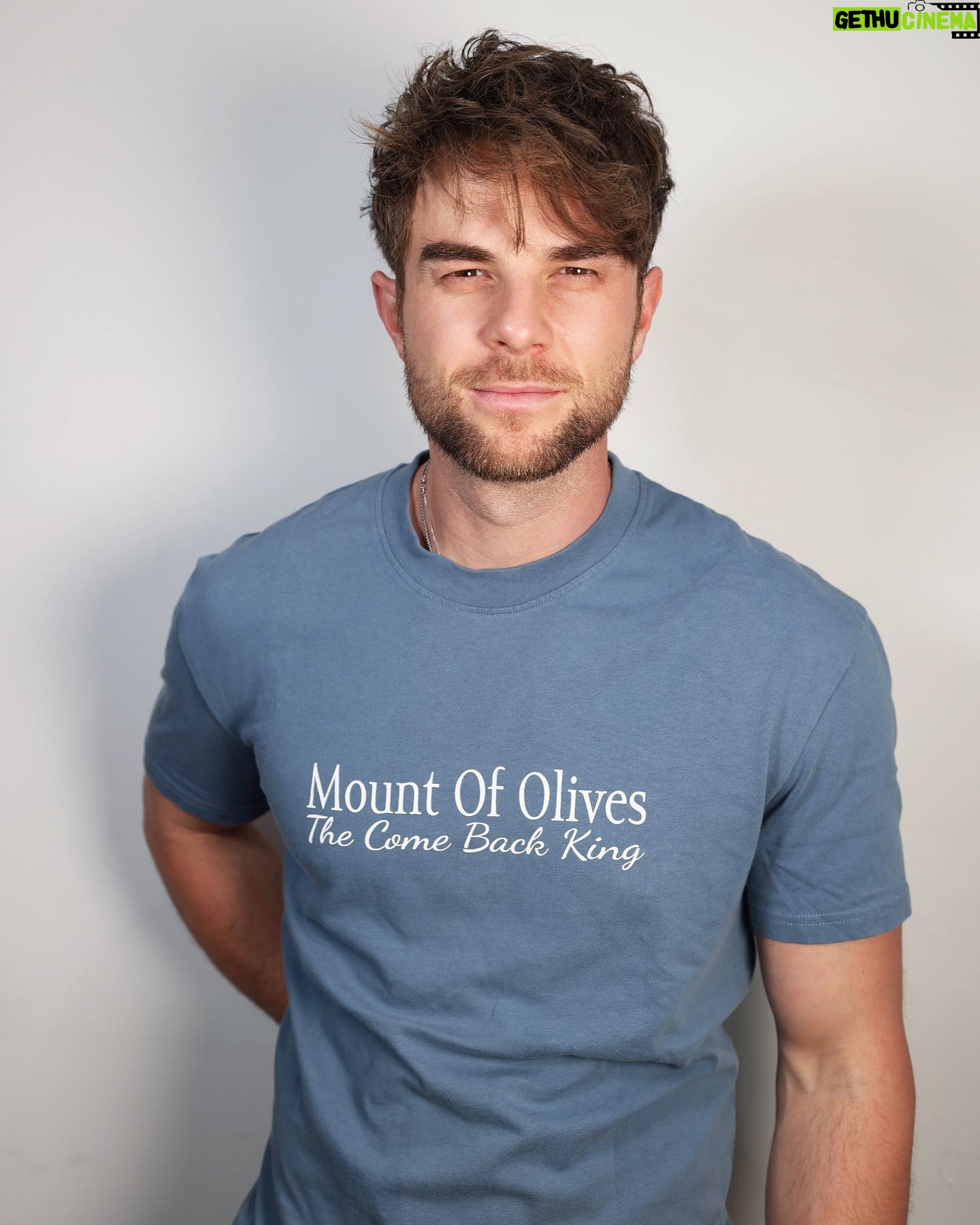 Nathaniel Buzolic Instagram - Enjoy 15% of Entire store @palmsundaysco simply enter the code “PALM15” at the checkout page to receive your Discount. This Code will only be available for 24 hours so order today 🙏🏼