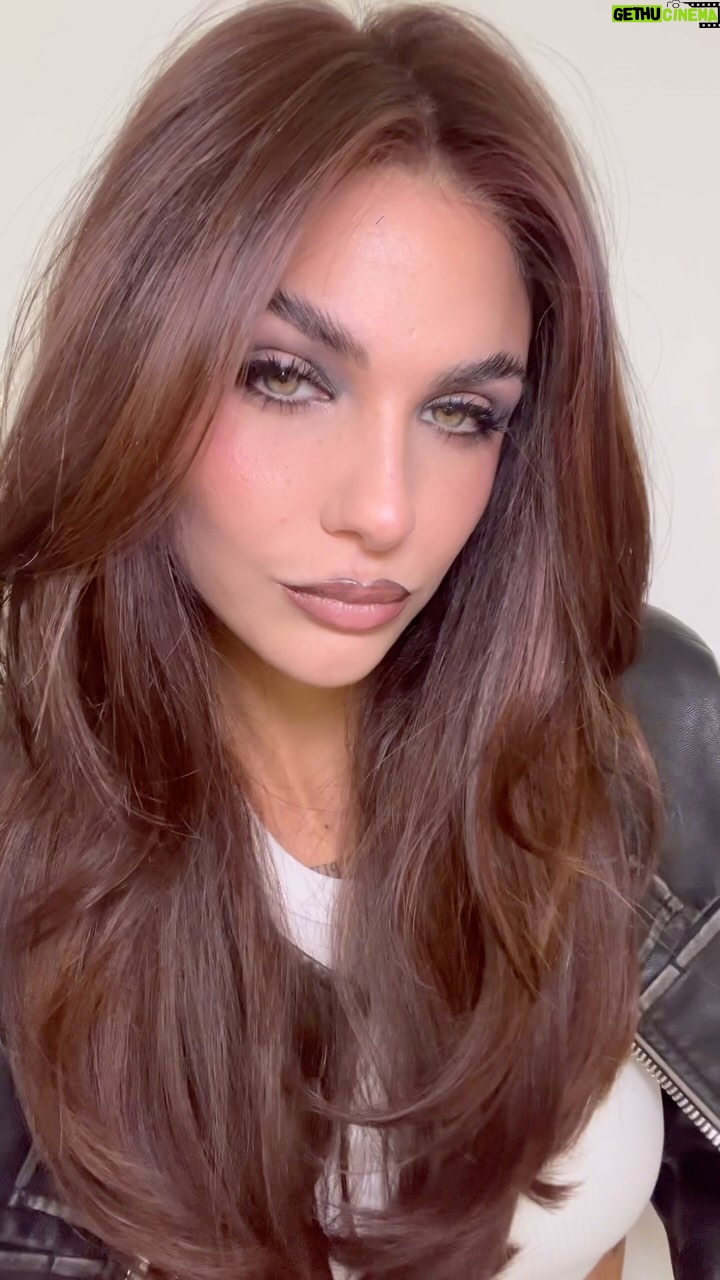 Nathanya Sion Instagram - ⛓️New collection GRUNGE ⛓️ @huda @hudabeauty U Like this Makeup ?🖤🫣