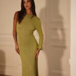 Nathanya Sion Instagram – A New Era of Me. 💚

Photo par l’incroyable : @evygraph 
Robe de la marque : @phemeparis 
Hair : @yaalomhair_wigs_