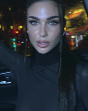 Nathanya Sion Instagram - Jolie jolie garce 😏💥

@shayizi