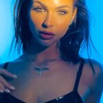 Nathanya Sion Instagram – Guess my favorite color ✨
•
•
•
•
#blue #blueaesthetic #portraits #portraitmood #lights #moody #moodygrams