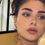 Nathanya Sion Instagram – L’époque des sourcils trop tracés, effet « marqueur » est révolu depuis un moment ! Malheureusement nous sommes nombreuses à être passé entre les mains de celles qui nous feront regretter le Microblading… et pourtant ! Je n’ai rien lâchée! Après des séances de détatouage, beaucoup de patience et la volonté de refaire confiance à nouveau et cette fois à la meilleure !! Je vous présente mes sourcils by @elaiabrows … un travail de qualité, tellement mais tellement naturel 😳 j’étais si émue … c’était un long chemin mais ça valait tellement le coup.
Je vous la recommande les yeux fermés 🥹 @elaiabrows 

#brows #eyebrows #microblading #sourcils #sourcilsonfleek