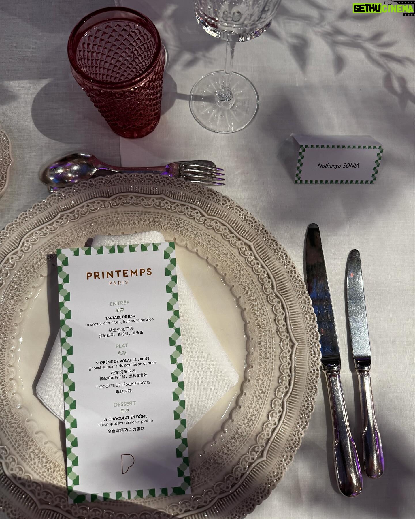 Nathanya Sion Instagram - Une superbe soirée signé @printemps ✨ Entre autres le Caviar de Madagascar, les petits fours et le superbe dîner au sein du 7 eme ciel…. Il y avait avant tout Mode éthique, l’évolution de la seconde main présente aujourd’hui chez @printemps 🤍 * invitation presse*
