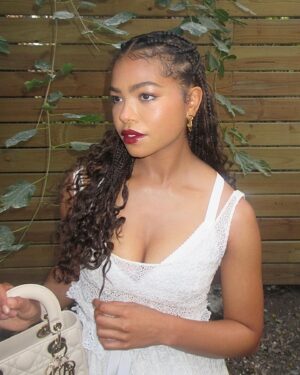 Navia Robinson Instagram - A couple of nights ago with
@DiorBeauty @Dior #JadoreDior :’)) #FlowersAreGold