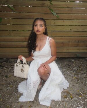 Navia Robinson Instagram - A couple of nights ago with
@DiorBeauty @Dior #JadoreDior :’)) #FlowersAreGold