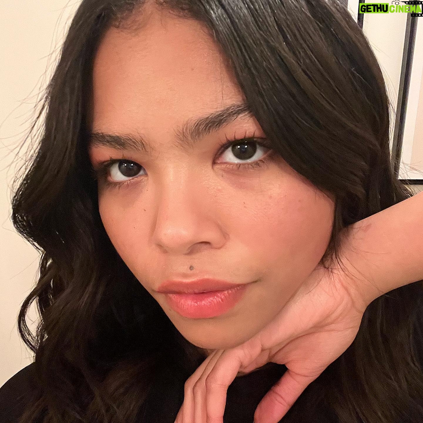 Navia Robinson Instagram - I ❤️ Coco!! And @patidubroff ‘s magic touch!! Thank you @welovecoco @chanel.beauty :’)