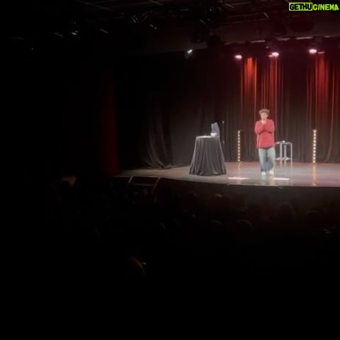 Nawell Madani Instagram - Nice c’était mémorable. #Rodage #NawellToutCourt Qui était là? Qu’est ce que j’ai aimé ces trois dates au @theatredelacite.nice Merci pour l’accueil! Merci pour l’amour! Merci pour ces belles standing ♥️ À très vite pour la TOURNÉE
