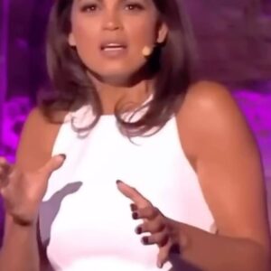 Nawell Madani Instagram - Bon Ramadan! #Souvenir

Qui va se réveiller cette année et la jouer en solo?

Tag un traite 😂
Moi c’est @naby_madani et le plus grand tetrai @djebril_zonga