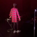 Nawell Madani Instagram - DUMP de la semaine Alger pour de la prod C à vous pour la promo du spectacle Gâteau de ma fille Auray en rodage #StandingOvation St Philibert Message du public du Théâtre de l’Ouest Retour à Bruxelles pour le tournage Paris en mode coach avec de jeunes acteurs et actrices