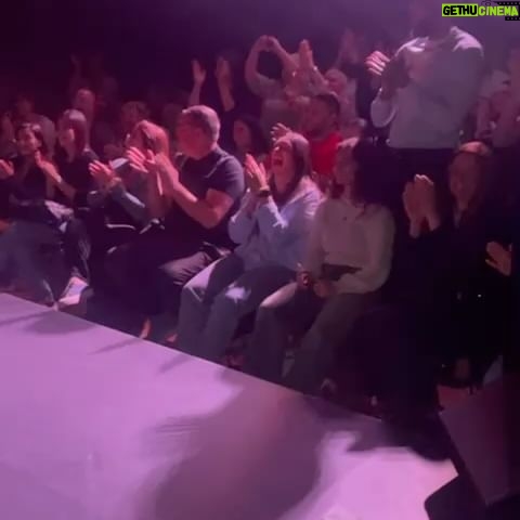 Nawell Madani Instagram - BRUXELLES MA BELLE! Voilà le @nouvelact notre club de stand up en plein centre de Bruxelles. On lance les soirées BLIND TEST et franchement ça déchire 🔥 Quel plaisir de voir le public s’éclater avant d’aller voir du stand up. Chez nous, ça chante, ça danse et surtout ça rit! ( avec un petit YouYou qui s’incruste à chaque fois 😜) Merci pour ce rodage et ces belles standing ovation. On gère ce lieu en famille. On prend énormément de plaisir à vous divertir et ça nous permet aussi de nous réunir (double kiffe) SI TU Y ÉTAIS, LAISSE UN COMMENTAIRE 🙏🏽 Longue vie au @nouvelact Merci @philippe_close de m’avoir aidé à réaliser ce rêve. T’es un bon! D’une gentillesse rare et tu aimes ta ville ♥️ Merci aux jeunes humoristes belges qui soulèvent la salle à chaque fois @iamsalimshady @fabio.allibrio_off @sumcestmoi et bien d’autres #JeVousLove #DesPepites Merci @sweetjuicyfood pour ses magnifiques cocktails 🍸 Merci à l’équipe digital @loopingwebcom c’est toujours carré! A notre Dream Team @nawell_madani @naby_madani @darkawol @linda_percheron @dean_madani @yassine___ben @elb.ambrine @jezbak @mungiele_chris Shana Gratia Titouan 🤩 Au meilleur photographe @ahmedbahhodh ♥️