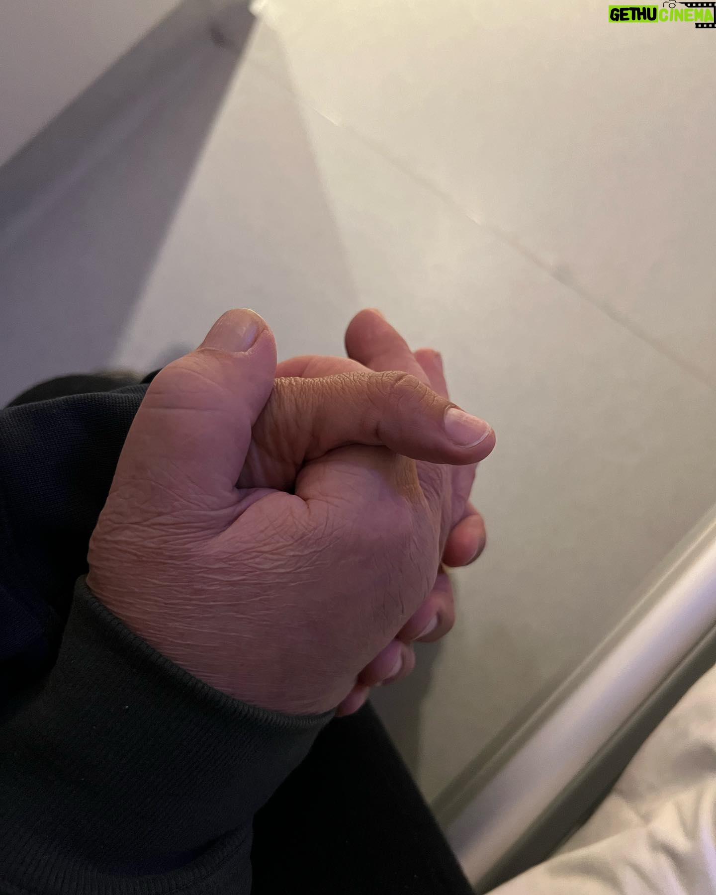 Nawell Madani - 53.1K Likes - 2023 intense, de grands moments de bonheur et de tristesse.
Mais jusqu’ici tout va bien ♥️ #hamdoulilah
2024 we are ready 🚀