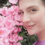 Naz Çağla Irmak Instagram - Bambaşka bi’ ferahlık yeni Yumoş Extra Sakura ile artık hem giysilerimde hem de evimde!😍 Kiraz çiçeğinin mükemmel kokusuna sahip Yumos Extra ile giysilerinizde Yumoş Sakura Sprey ile sakuranın eşsiz ferahlığını evinizin her köşesinde siz de keyifle deneyimleyebilirsiniz🩷🌸 @yumostr  #BambaşkabiFerahlıkYumoşExtraSakuraileGelsin! #işbirliği