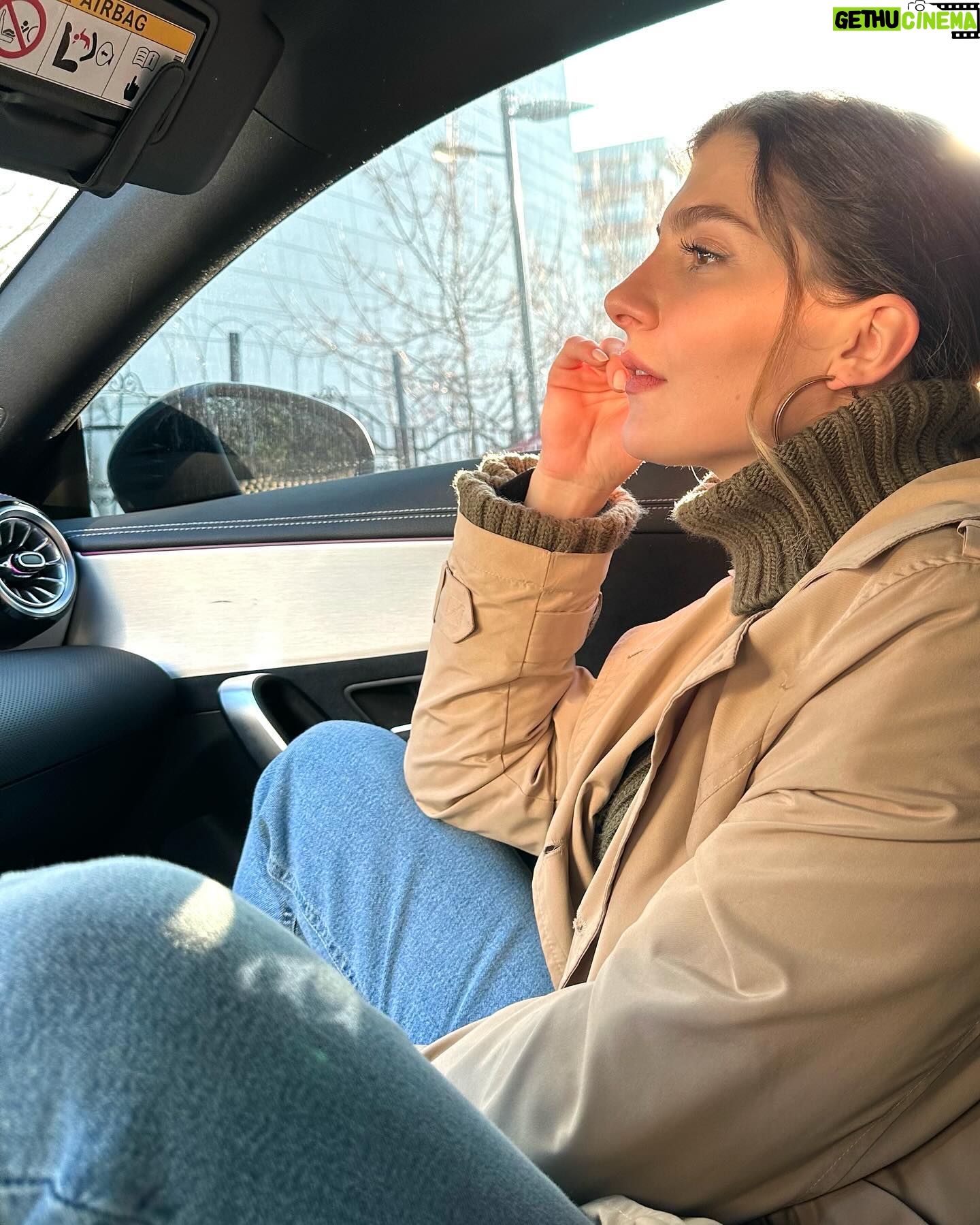 Naz Çağla Irmak Instagram - caption konusunda iyi değilim dostlar🤷♀️