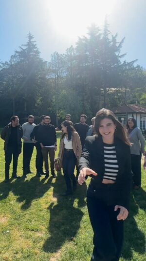 Naz Çağla Irmak Instagram - @hudutsuzsevdadizi iyi bayramlar diler 🌞💛

@medyapimresmi 
@nowtvturkiye
