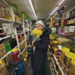 Naz Çağla Irmak Instagram - at the pickle store with my flowers 🥒