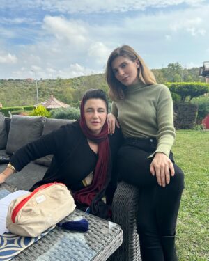 Naz Çağla Irmak Instagram - Asiye & Edanur 2023
Zehra & Kader 2018

ama en önemlisiii, iyi ki doğdun @esradermancioglu bu döngü böyle devam etsin her beş senede bir yıllaarca beraber çalışalım, çok seviyorum 🫠🩷

unutmamışsınızdır ama ben yine de hatırlatmadan bitirmeyeyim @hudutsuzsevdadizi bu akşam @foxturkiye ‘de 🫵🌹