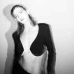 Naz Çağla Irmak Instagram - Just a lil bit darker 🖤 - @kunmagazine 🧯