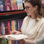 Naz Çağla Irmak Instagram - Kitap kurtları için nefis bir haberim var! D&R mağazalarında tüm kitaplarda 2.’ye ` indirim fırsatı var! Ama bu yetmedi derseniz sıkı durun 🫶🏻 Ekstra 30 TL indirim de benden size hediye 🤍 Bunun için yapmanız gereken DR KİTAP30 yazıp 4933’e ÜCRETSİZ SMS göndermek. Gelen kodu D&R mağazalarında 150 TL ve üzeri alışverişinize ek 30 TL indirim olarak kullanabilirsiniz. SMS indirim kodlarınızı 31Ağustos'a kadar alabilir, 30 Eylül'e kadar D&R mağazalarında kullanabilirsiniz! 💙❤️ @dr_dunyasi #işbirliği not: son fotoğraftaki kitaplar da benden size öneridir 📚🫠