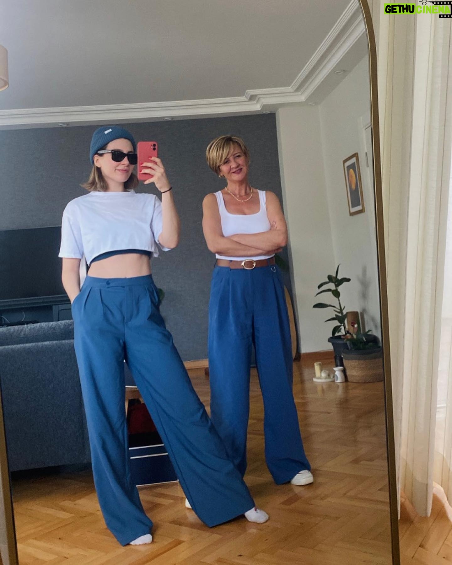 Naz Çağla Irmak Instagram - karmakarışık dump🤷♀️ ben azınlık çocuum🐾 rengarenk ben yeşile veda🥺 mavi yıldızlar takımı