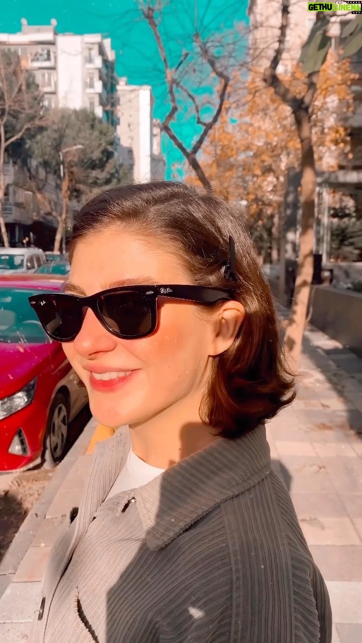 Naz Çağla Irmak Instagram - güneşi gören biz - annemin diktiği pantolon - mahallecilik 🫠