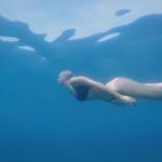 Naz Çağla Irmak Instagram - storyde kalmasınmış “swimming ex machina” 🐬 geçen yaz Demir Kadın Neslican çekimleri sonrası, hemen sonrası 💙 📹 @spiritofair