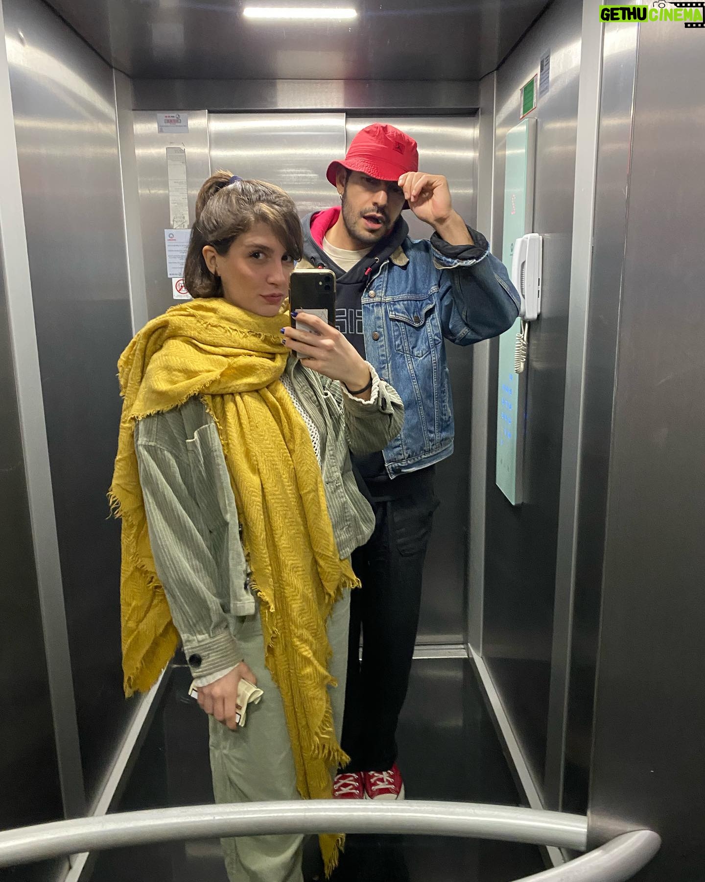 Naz Çağla Irmak Instagram - daha binlerce ayna selfiemiz olması için neler mümkün? seni seviyorum sevgilim, iyi ki doğdun ❤️🔥