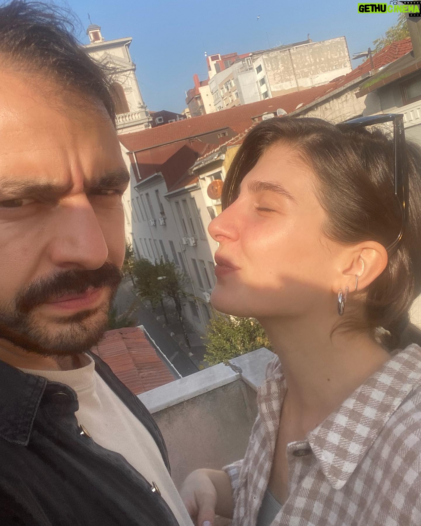 Naz Çağla Irmak Instagram - daha binlerce ayna selfiemiz olması için neler mümkün? seni seviyorum sevgilim, iyi ki doğdun ❤️🔥