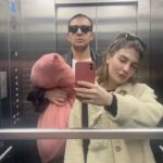 Naz Çağla Irmak Instagram - daha binlerce ayna selfiemiz olması için neler mümkün? seni seviyorum sevgilim, iyi ki doğdun ❤️‍🔥