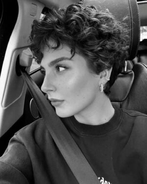 Naz Çağla Irmak Instagram - bi’ takım heyecanlar 🍯

ne zaman seçebilmişim ki şimdi seçeyim, sizce hangisi?👽