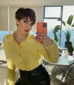 Naz Çağla Irmak Instagram - mirror mirror on the wall 🪞