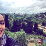 Nazanin Bayati Instagram – 🇮🇹💚💟❤️🙏🏻🙏🏻
حیف نیست بهار
از سر اتفاق بغلتد در دستم
آن وقت تو نباشی!
.
.
شمس لنگرودی