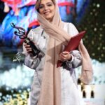 Nazanin Bayati Instagram - فتادیم و فتادیم بدان سان که نخیزیم ندانیم ندانیم چه غوغاست خدایا🙏🏻🙏🏻☺️🙏🏻 . . . مرسی از همه کسانی که این شب و برای من ساختن و ماندگار کردن☺️☺️🙏🏻🌸🌹🙏🏻 . . . . . . Make up:@shakiba_ahadizadeh . . @maryamrazavii 📸📷🌹🙏🏻