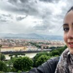 Nazanin Bayati Instagram - 🇮🇹💚💟❤️🙏🏻🙏🏻 حیف نیست بهار از سر اتفاق بغلتد در دستم آن وقت تو نباشی! . . شمس لنگرودی