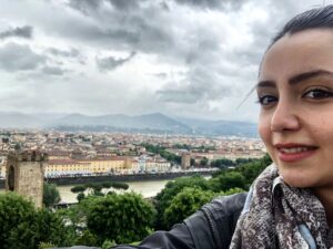 Nazanin Bayati Instagram - 🇮🇹💚💟❤️🙏🏻🙏🏻
حیف نیست بهار
از سر اتفاق بغلتد در دستم
آن وقت تو نباشی!
.
.
شمس لنگرودی